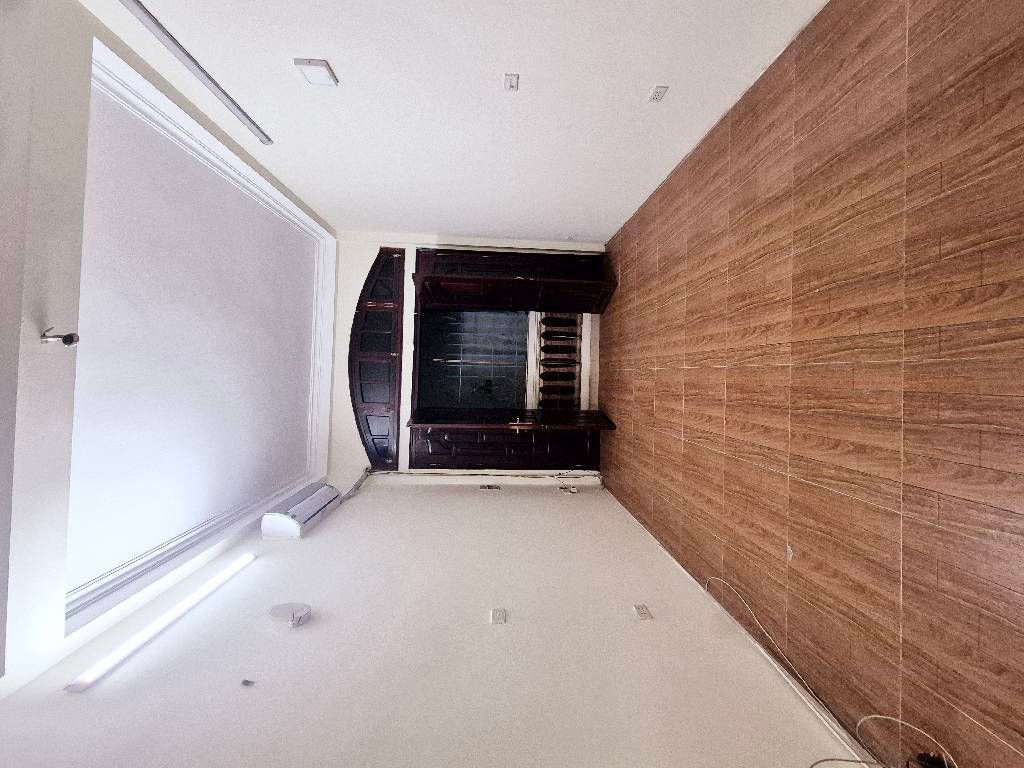 Bán nhà Hào nam - diện tích 29,5m2 5 tầng - 2 mặt ngõ thoáng - giá 9,4 tỷ