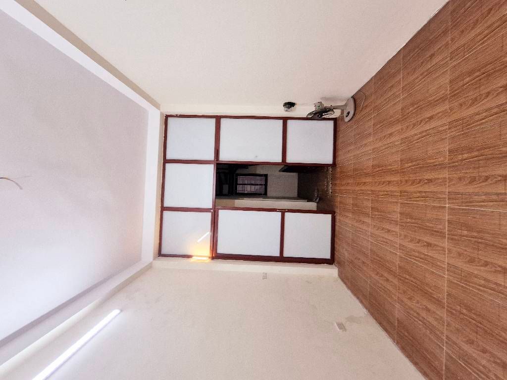 Bán nhà Hào nam - diện tích 29,5m2 5 tầng - 2 mặt ngõ thoáng - giá 9,4 tỷ