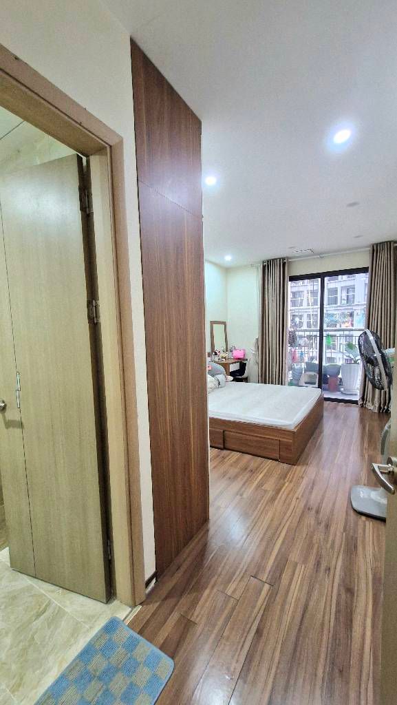 Bán nhà Lĩnh Nam - diện tích 101.7m2 1 tầng - Chung cư lô góc - giá 8,98 tỷ