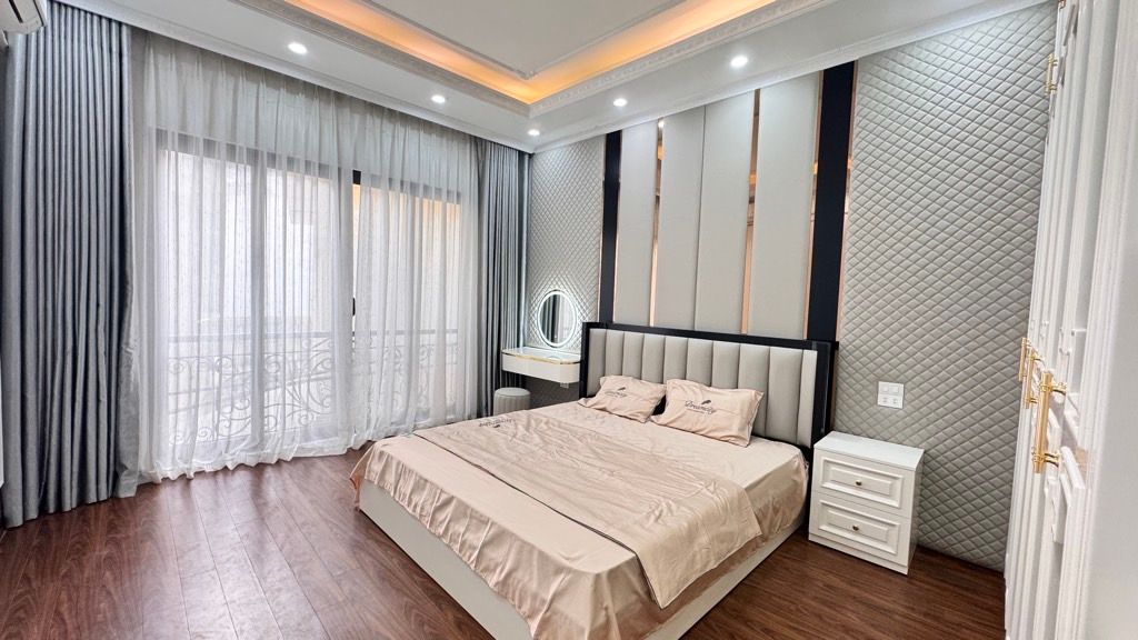 Bán nhà Thịnh Quang - diện tích 47m2 5 tầng - Phân lô - giá 20,5 tỷ