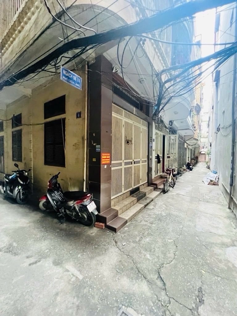Bán nhà Chùa Láng - diện tích 45m2 3 tầng - LÔ GÓC 3 MẶT NGÕ - giá 21,5 tỷ