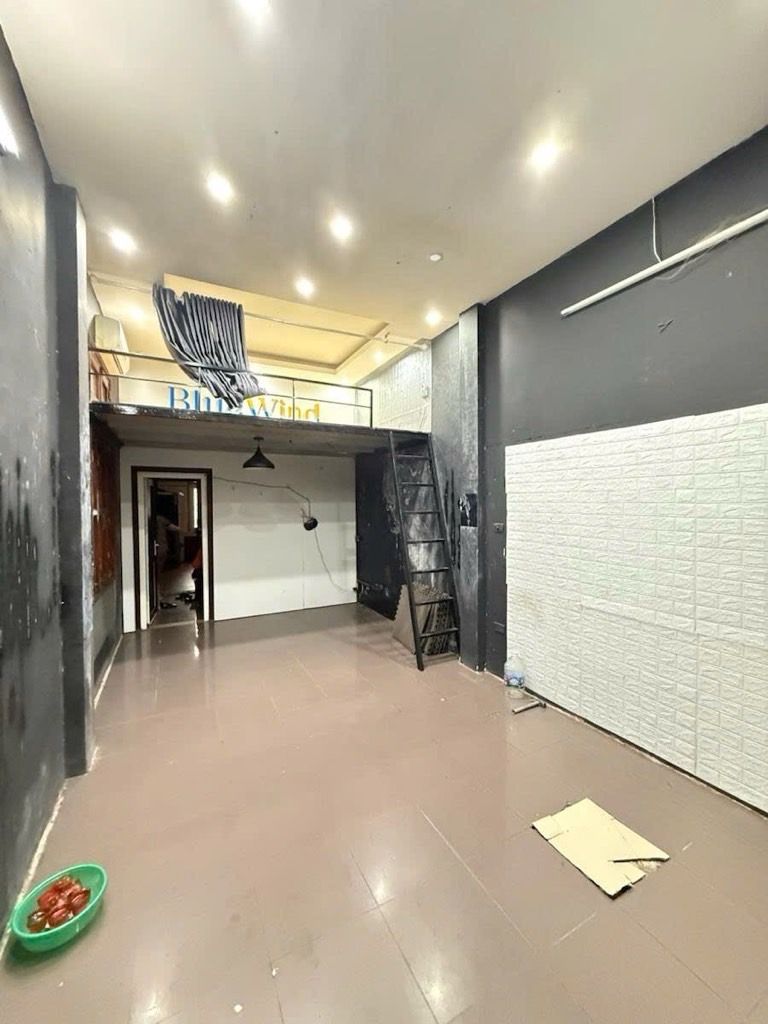 Bán nhà Chùa Láng - diện tích 45m2 3 tầng - LÔ GÓC 3 MẶT NGÕ - giá 21,5 tỷ