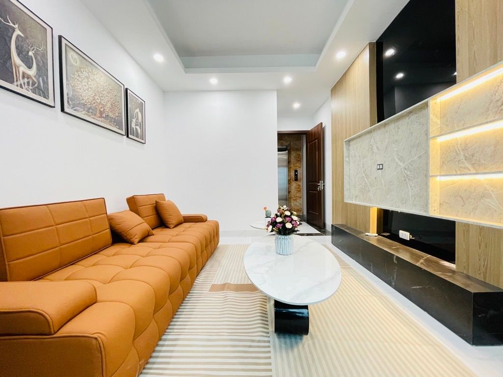 Bán nhà Thuý Lĩnh - diện tích 30m2 6 tầng - Nhà mới thang máy, ô tô đỗ cổng - giá 7,5 tỷ