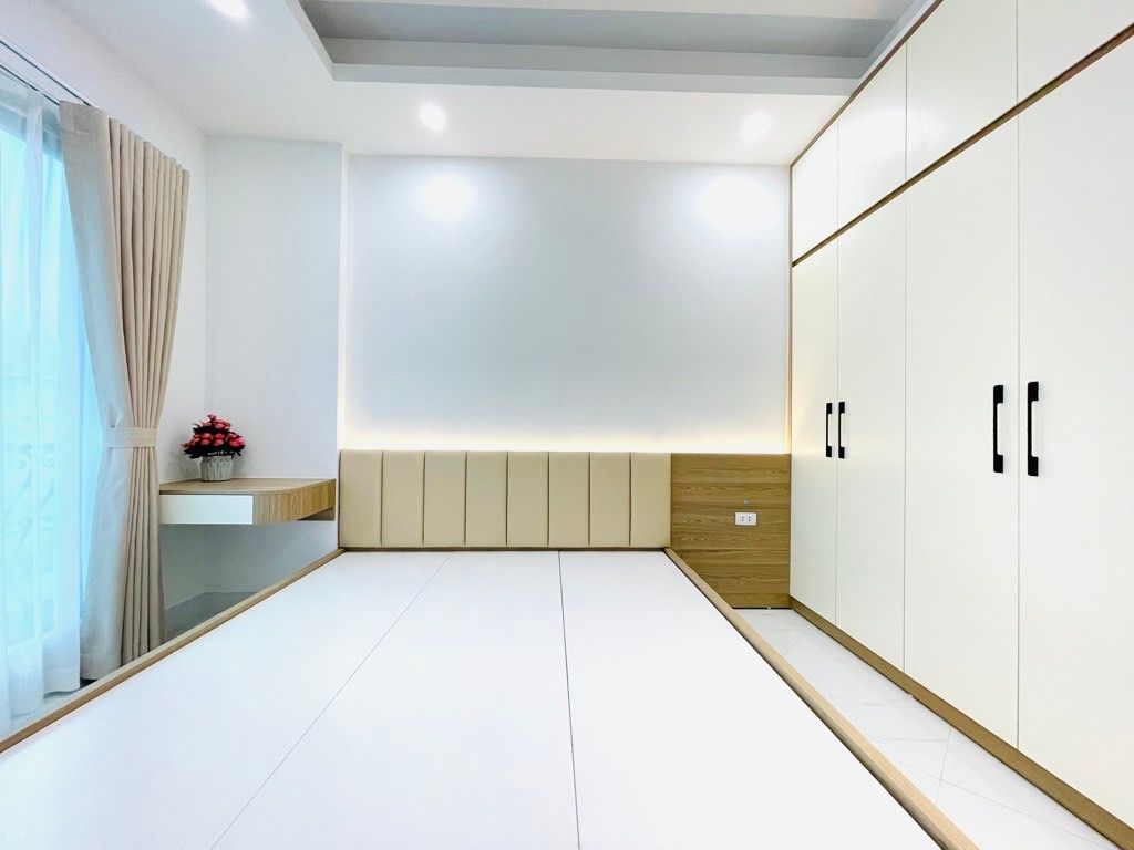 Bán nhà Thuý Lĩnh - diện tích 30m2 6 tầng - Nhà mới thang máy, ô tô đỗ cổng - giá 7,5 tỷ