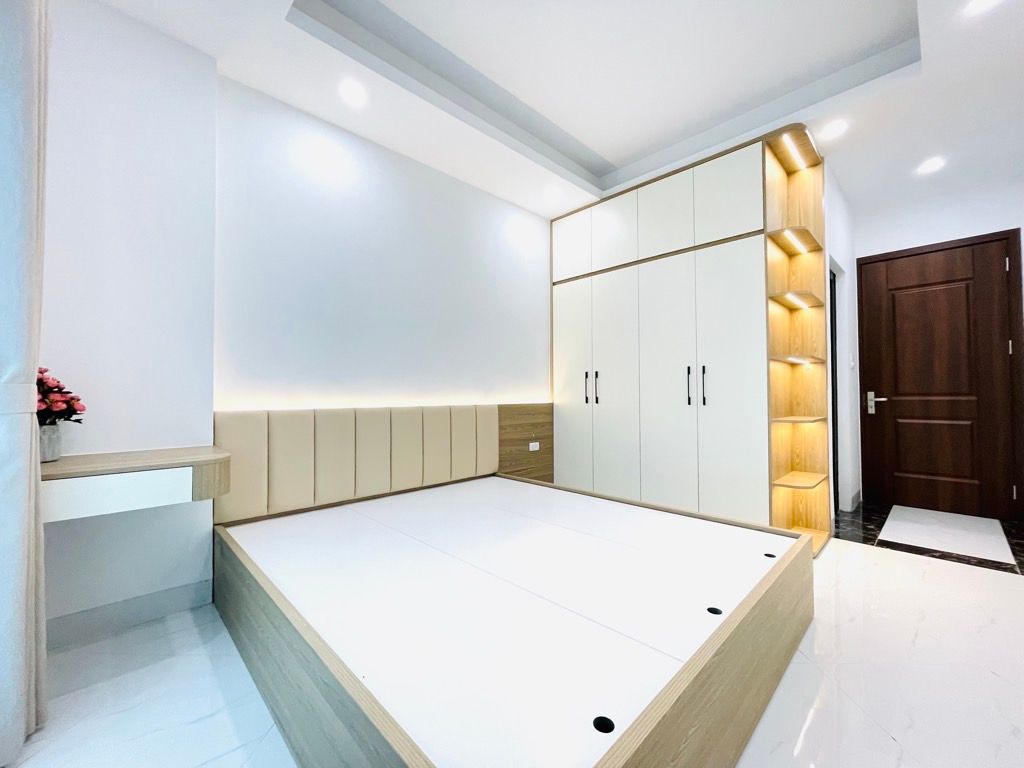 Bán nhà Thuý Lĩnh - diện tích 30m2 6 tầng - Nhà mới thang máy, ô tô đỗ cổng - giá 7,5 tỷ