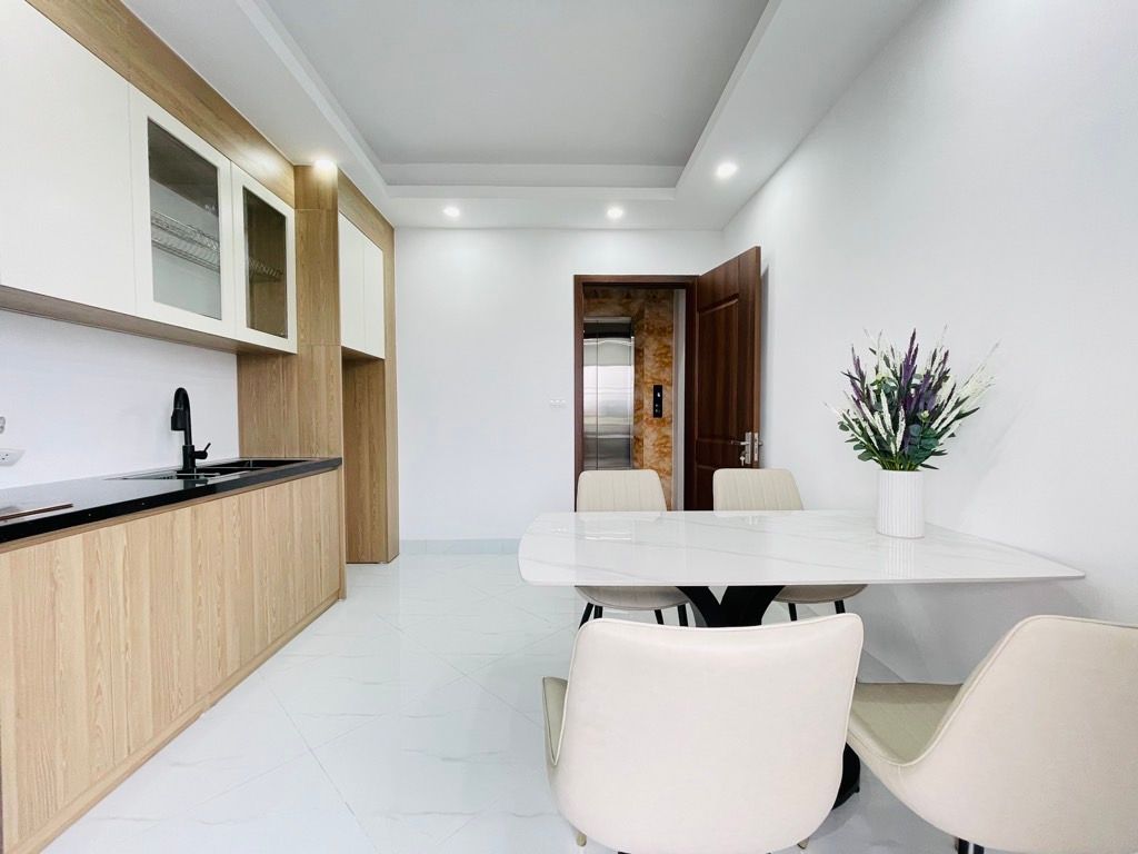 Bán nhà Thuý Lĩnh - diện tích 30m2 6 tầng - Nhà mới thang máy, ô tô đỗ cổng - giá 7,5 tỷ