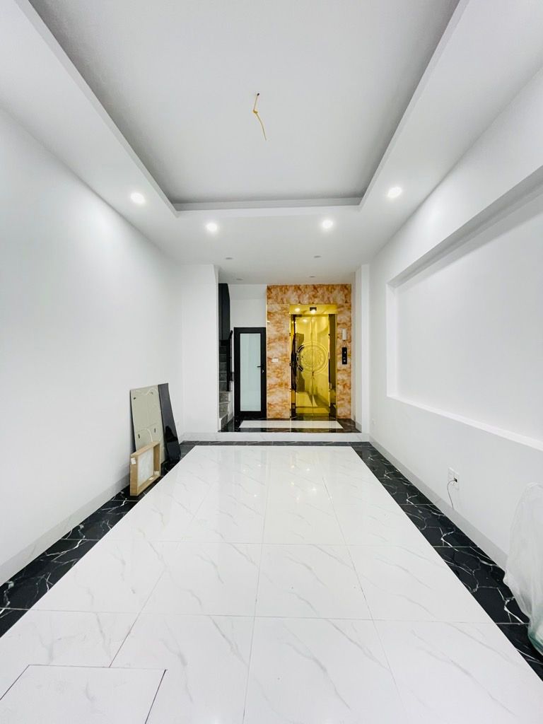 Bán nhà Thuý Lĩnh - diện tích 30m2 6 tầng - Nhà mới thang máy, ô tô đỗ cổng - giá 7,5 tỷ