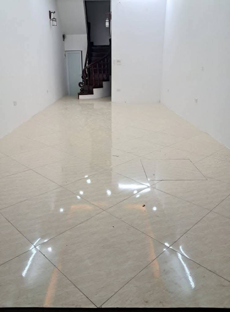 Bán nhà Giáp Bát - diện tích 47.9m2 5 tầng - SIÊU PHẨM MẶT NGÕ PHÂN LÔ - giá 19,5 tỷ