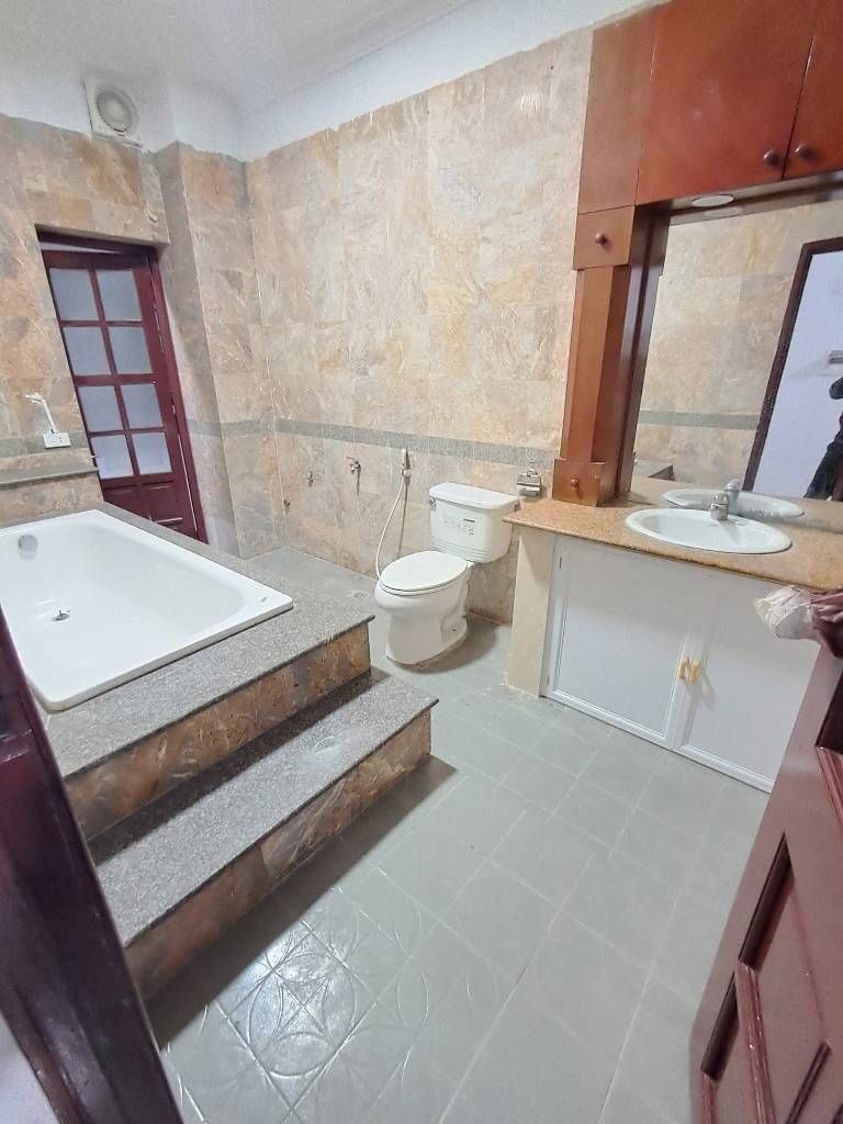 Bán nhà Giáp Bát - diện tích 47.9m2 5 tầng - SIÊU PHẨM MẶT NGÕ PHÂN LÔ - giá 19,5 tỷ