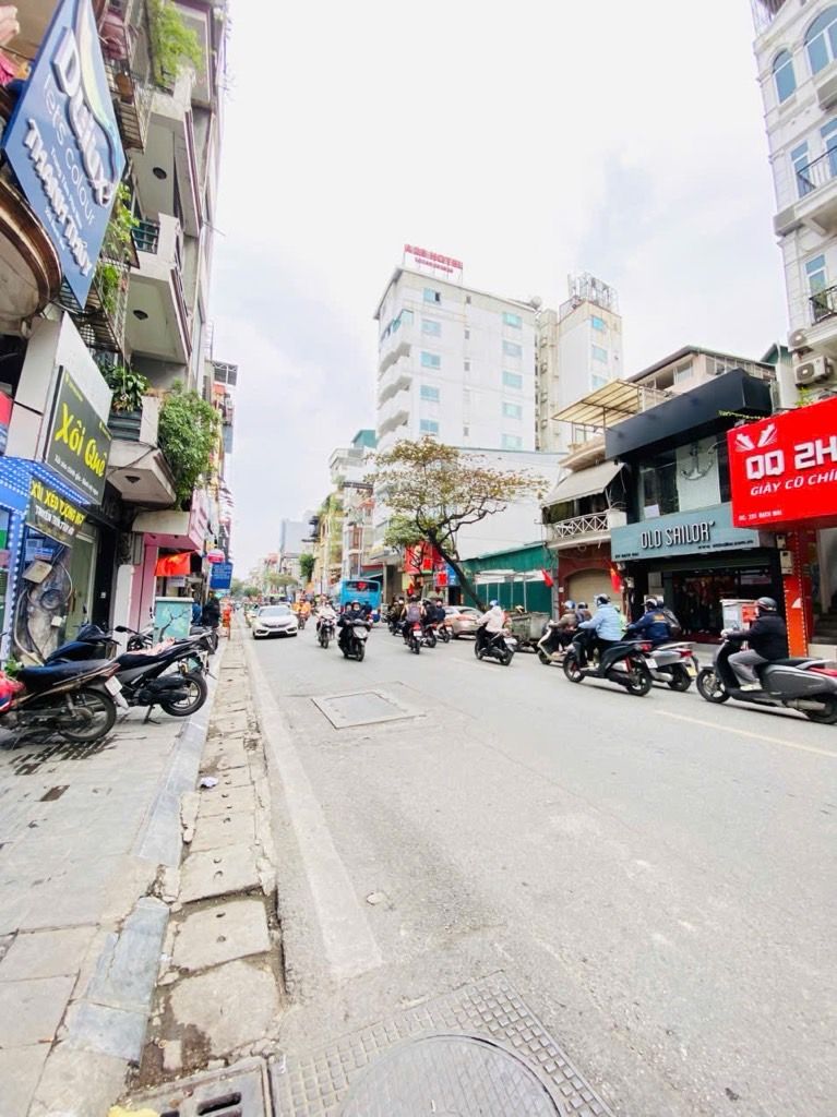 Bán nhà Bạch Mai - diện tích 84m2 2 tầng - Mặt tiền khủng - giá 14,35 tỷ