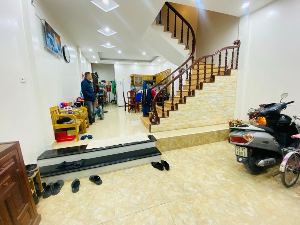 Bán nhà Hoàng Mai - diện tích 57.4m2 5 tầng - Ngõ thông - giá 15,5 tỷ