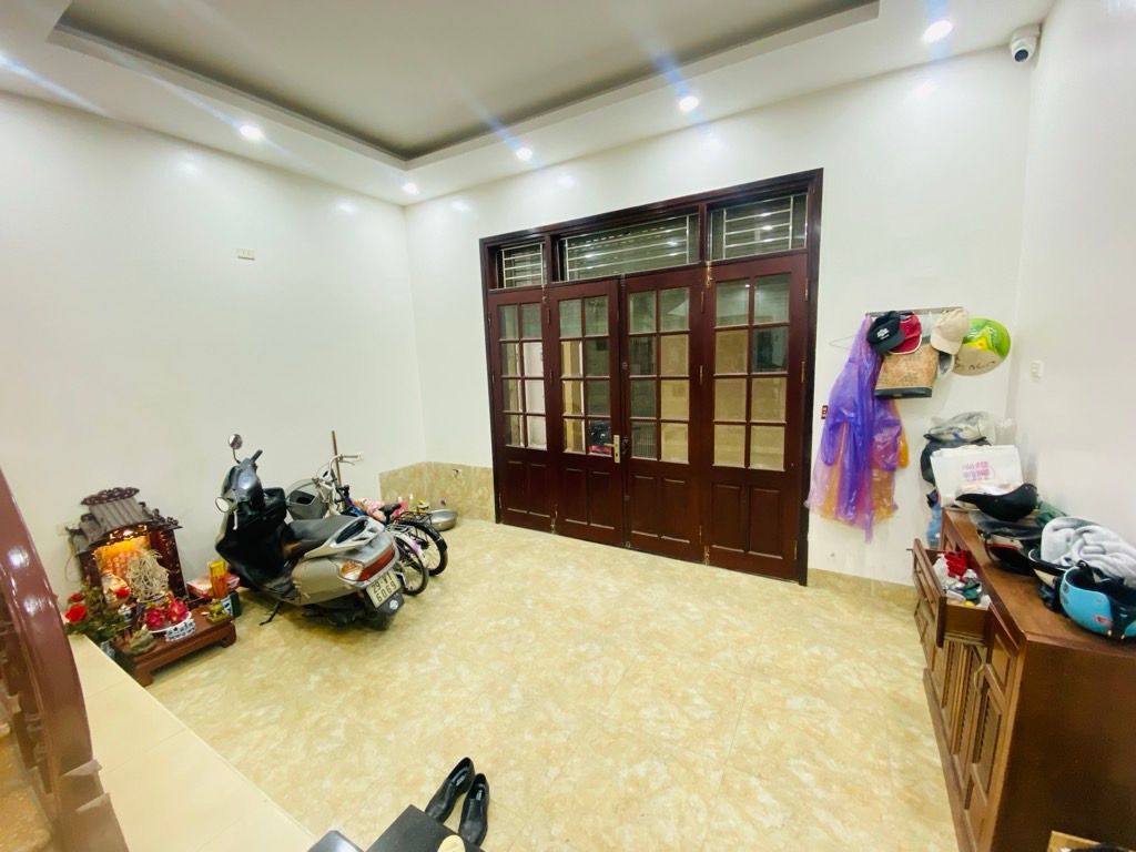 Bán nhà Hoàng Mai - diện tích 57.4m2 5 tầng - Ngõ thông - giá 15,5 tỷ