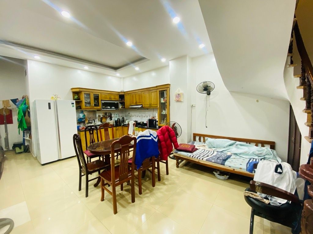 Bán nhà Hoàng Mai - diện tích 57.4m2 5 tầng - Ngõ thông - giá 15,5 tỷ