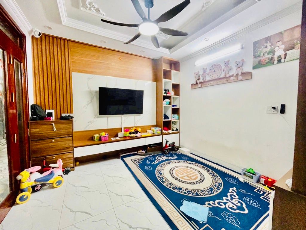 Bán nhà Định Công - diện tích 30m2 5 tầng - Nhà đẹp hiếm có - giá 8,8 tỷ