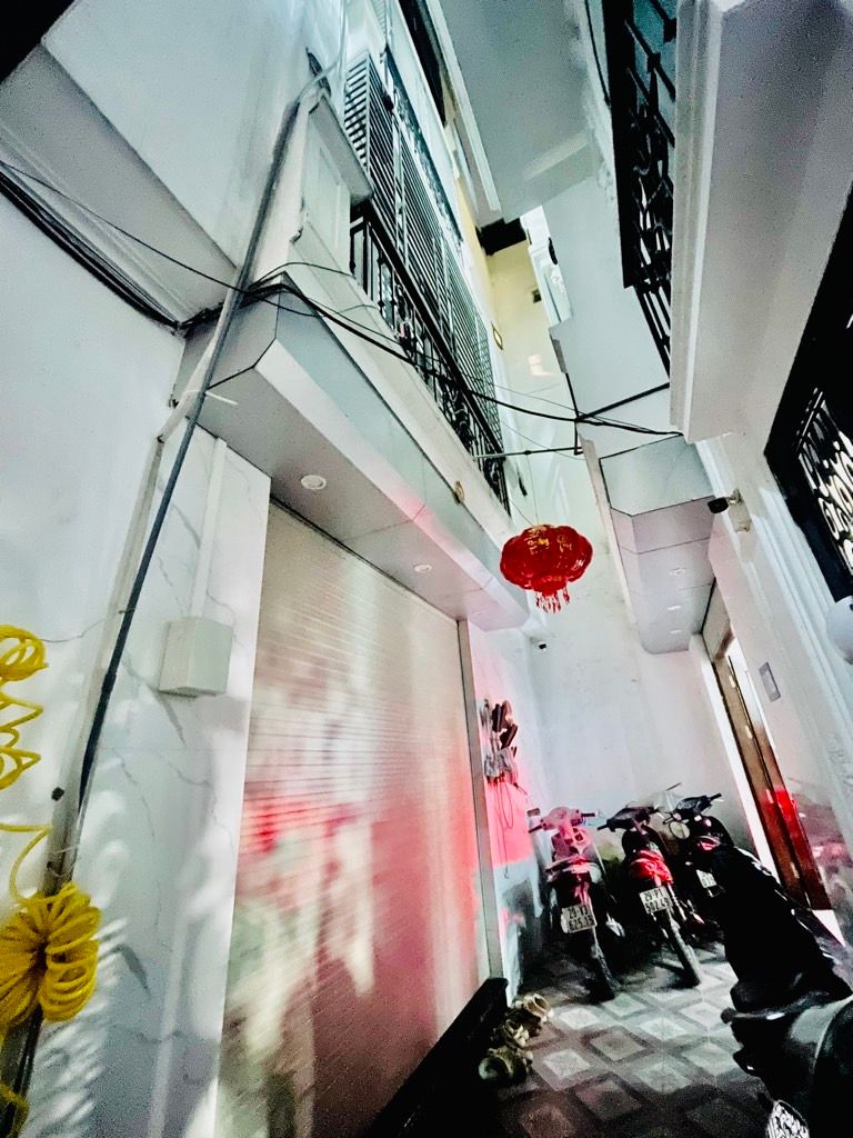 Bán nhà Định Công - diện tích 30m2 5 tầng - Nhà đẹp hiếm có - giá 8,8 tỷ