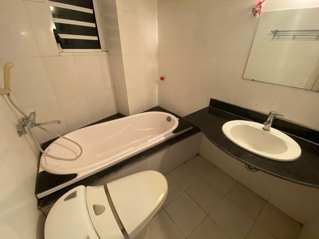 Bán nhà Lò Đúc - diện tích 44m2 6 tầng - gần TTTM, chợ - giá 11,9 tỷ