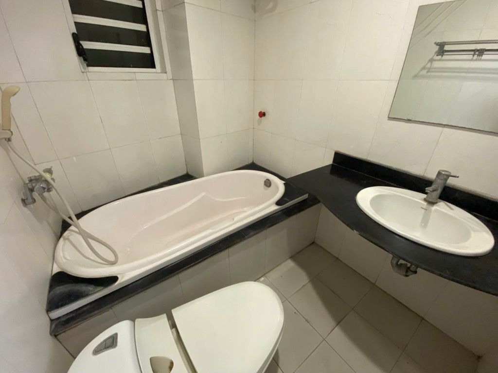 Bán nhà Lò Đúc - diện tích 44m2 6 tầng - gần TTTM, chợ - giá 11,9 tỷ