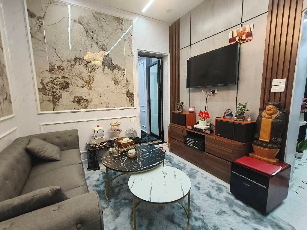 Bán nhà Tân mai - diện tích 37.5m2 2 tầng - MẶT NGÕ THÔNG Ô TÔ TRÁNH - giá 5,95 tỷ