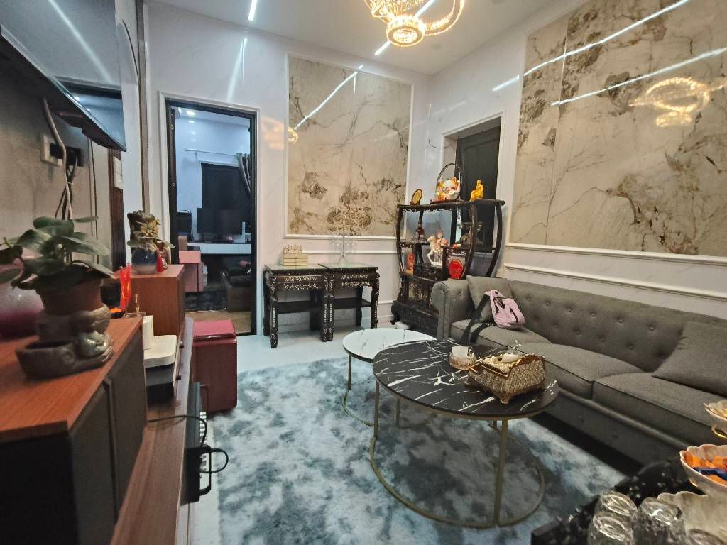 Bán nhà Tân mai - diện tích 37.5m2 2 tầng - MẶT NGÕ THÔNG Ô TÔ TRÁNH - giá 5,95 tỷ