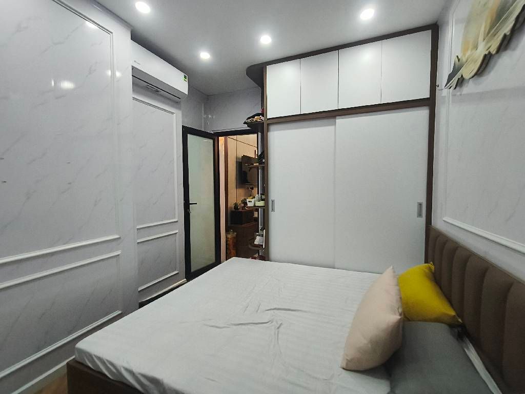 Bán nhà Tân mai - diện tích 37.5m2 2 tầng - MẶT NGÕ THÔNG Ô TÔ TRÁNH - giá 5,95 tỷ