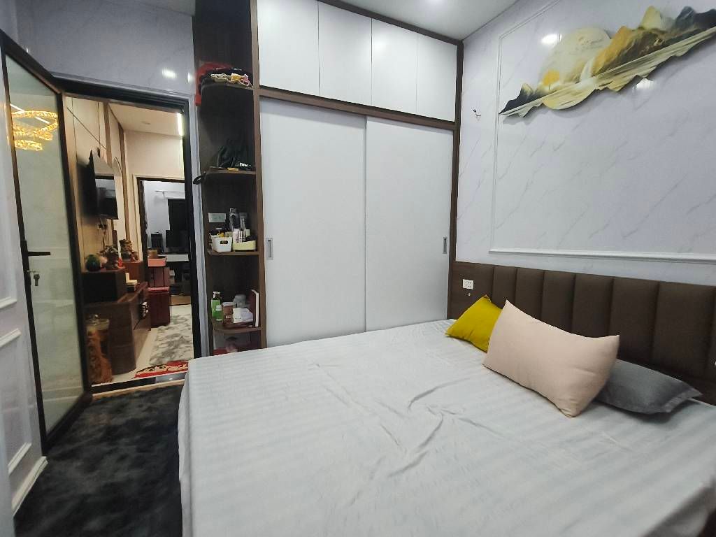 Bán nhà Tân mai - diện tích 37.5m2 2 tầng - MẶT NGÕ THÔNG Ô TÔ TRÁNH - giá 5,95 tỷ