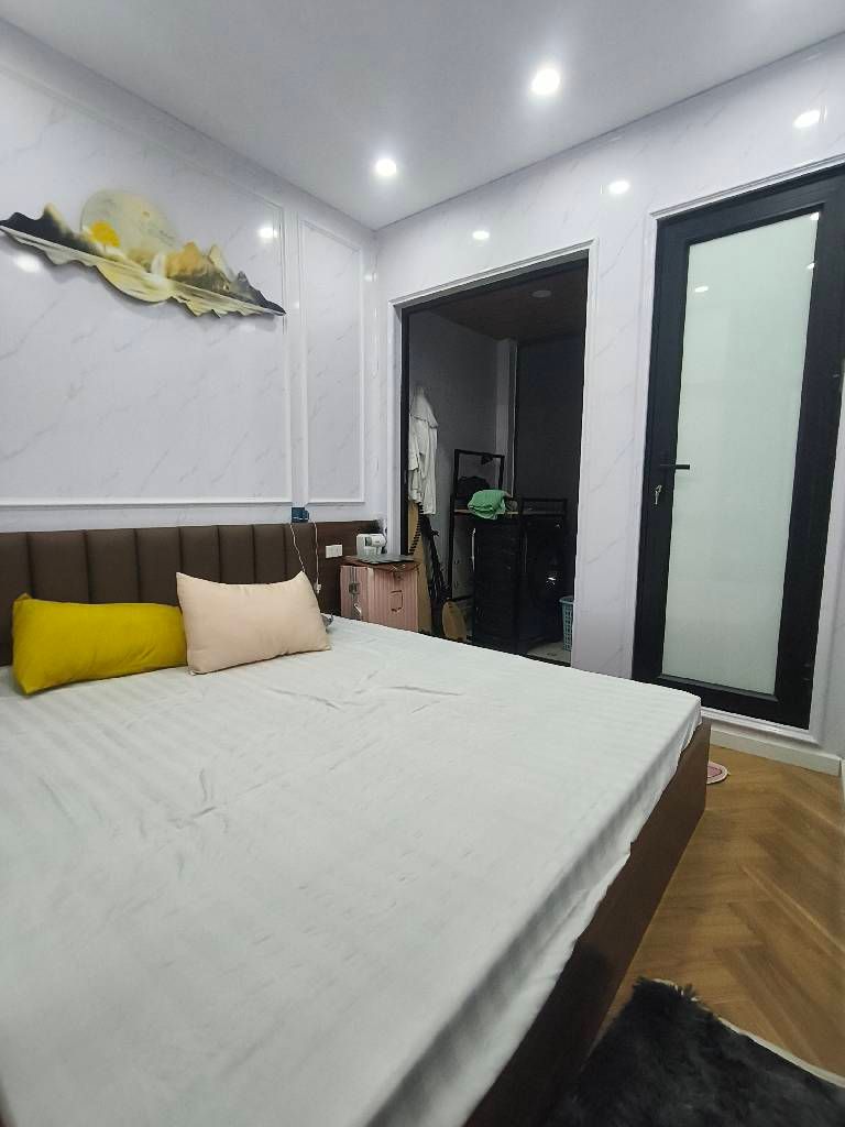 Bán nhà Tân mai - diện tích 37.5m2 2 tầng - MẶT NGÕ THÔNG Ô TÔ TRÁNH - giá 5,95 tỷ