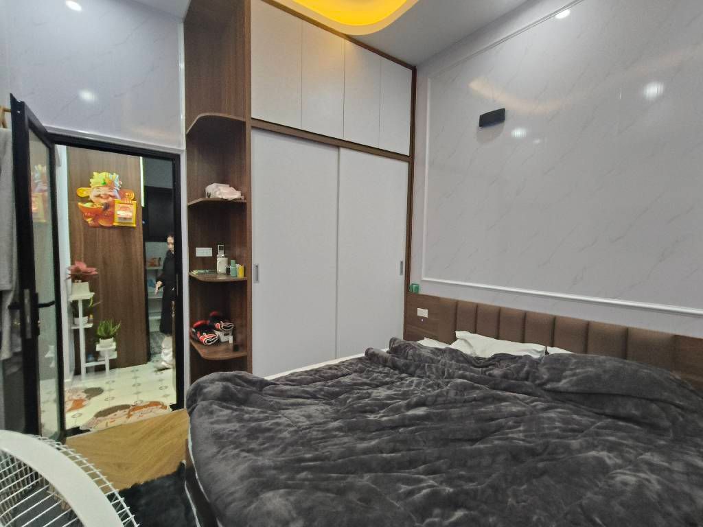 Bán nhà Tân mai - diện tích 37.5m2 2 tầng - MẶT NGÕ THÔNG Ô TÔ TRÁNH - giá 5,95 tỷ