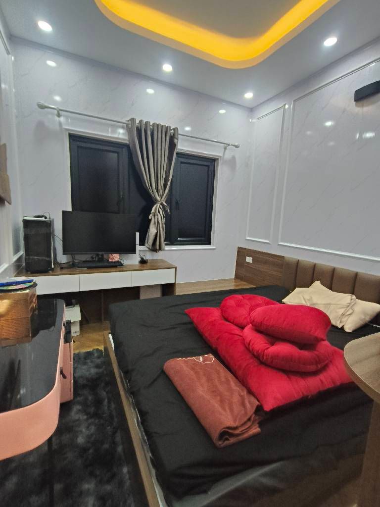 Bán nhà Tân mai - diện tích 37.5m2 2 tầng - MẶT NGÕ THÔNG Ô TÔ TRÁNH - giá 5,95 tỷ