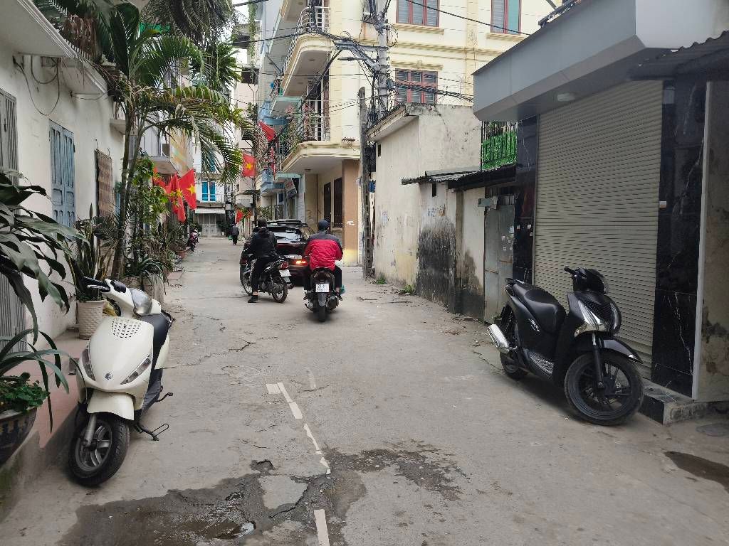 Bán nhà Tân mai - diện tích 37.5m2 2 tầng - MẶT NGÕ THÔNG Ô TÔ TRÁNH - giá 5,95 tỷ