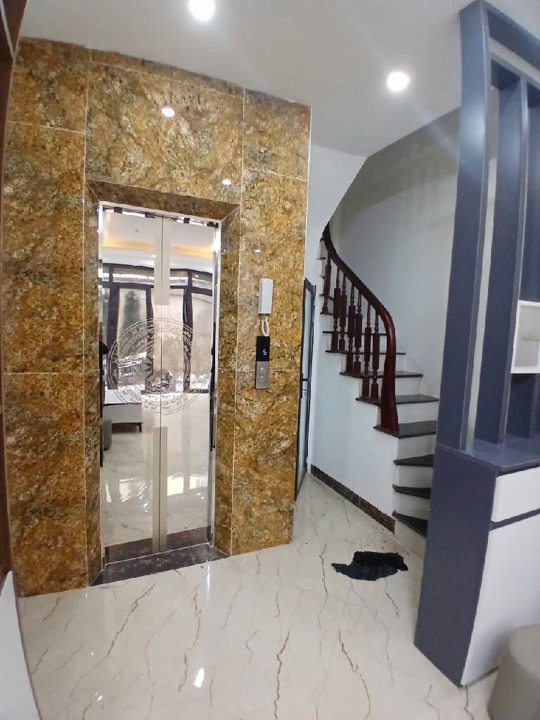 Bán nhà Định Công Hạ - diện tích 30m2 6 tầng - ô tô đỗ cửa - giá 9,8 tỷ