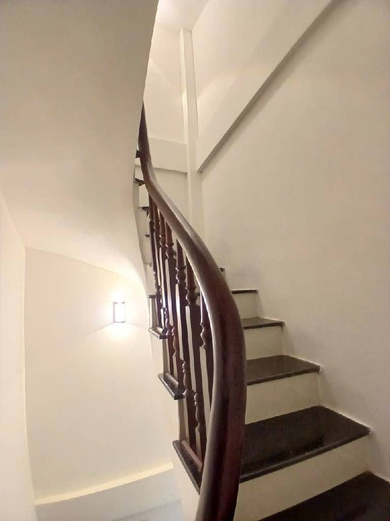 Bán nhà Định Công Hạ - diện tích 30m2 6 tầng - ô tô đỗ cửa - giá 9,8 tỷ