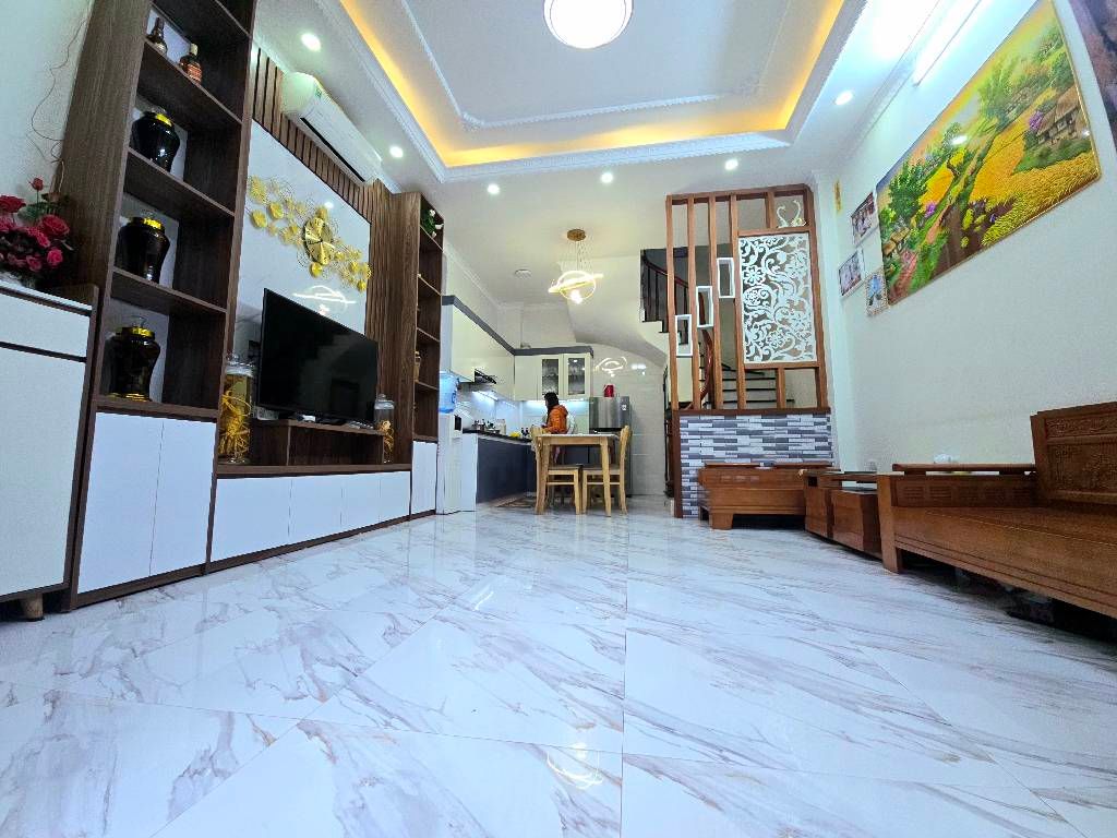 Bán nhà Nam Dư - diện tích 31,5m2 5 tầng - Căn góc, nội thất sang trọng - giá 8,2 tỷ