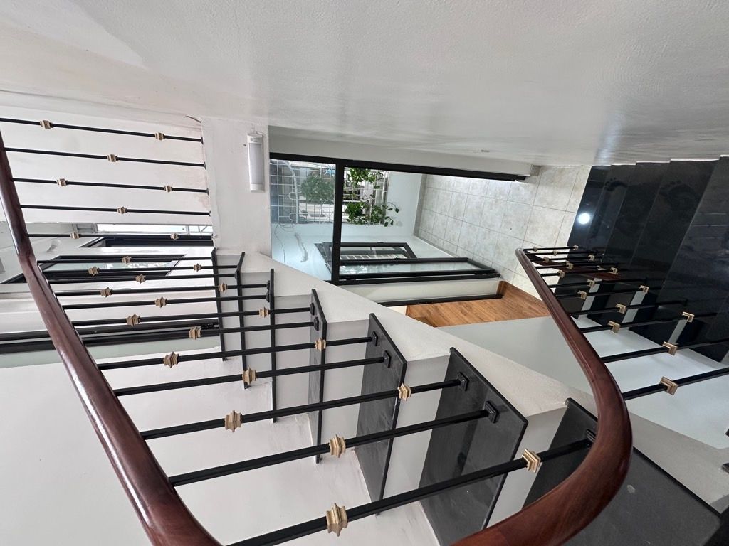 Bán nhà Trần Khát Chân - diện tích 32.3m2 4 tầng - nhà thiết kế khung cột chắc chắn - giá 7,15 tỷ