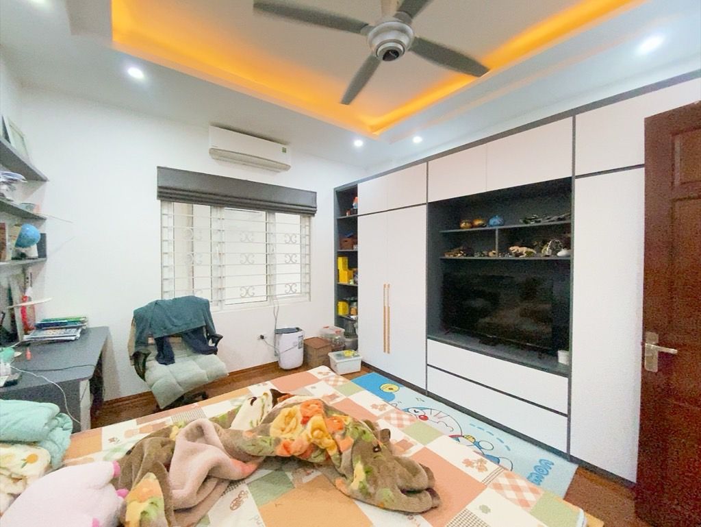 Bán nhà Lương Khánh Thiện - diện tích 36m2 6 tầng - PHÂN LÔ CÁCH MẶT PHỐ 30M - giá 9,7 tỷ