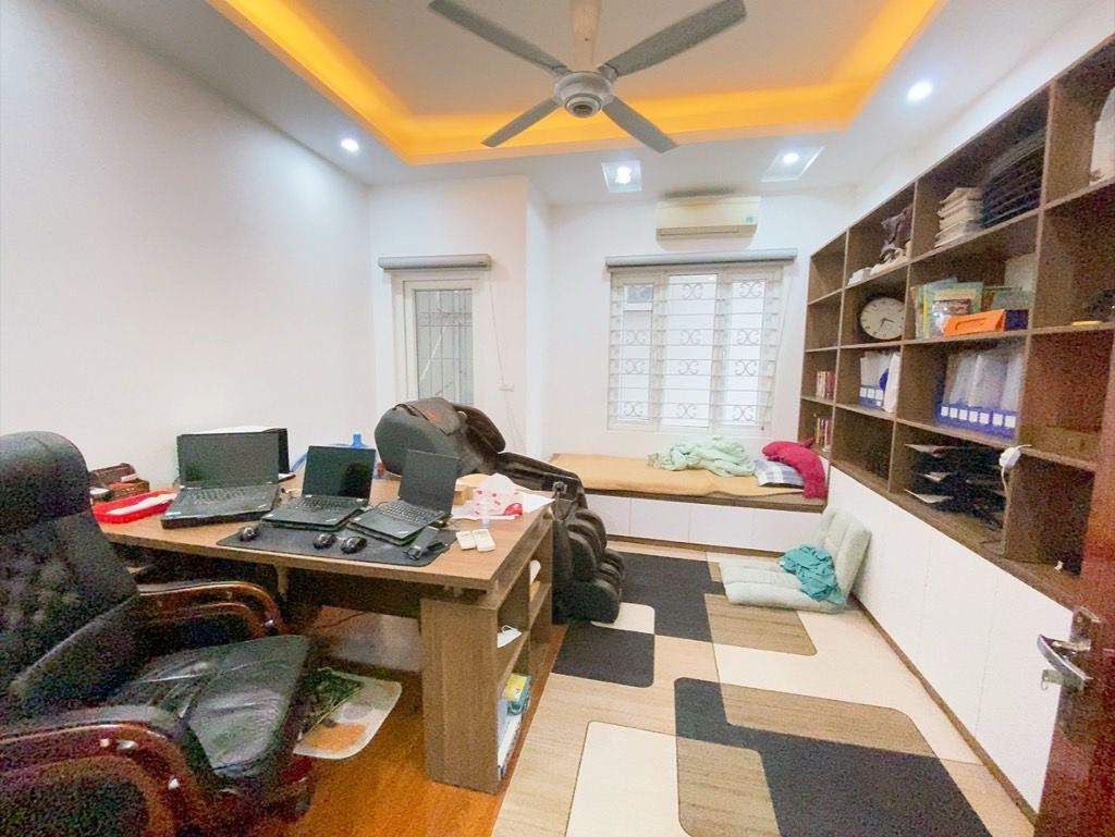 Bán nhà Lương Khánh Thiện - diện tích 36m2 6 tầng - PHÂN LÔ CÁCH MẶT PHỐ 30M - giá 9,7 tỷ