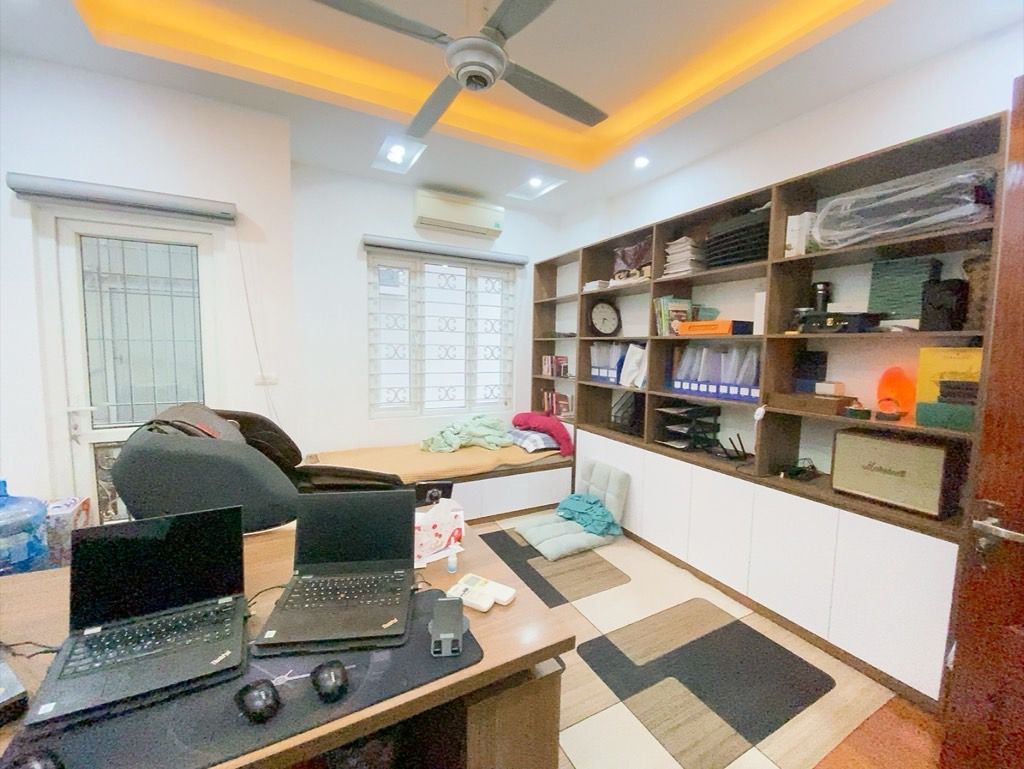 Bán nhà Lương Khánh Thiện - diện tích 36m2 6 tầng - PHÂN LÔ CÁCH MẶT PHỐ 30M - giá 9,7 tỷ