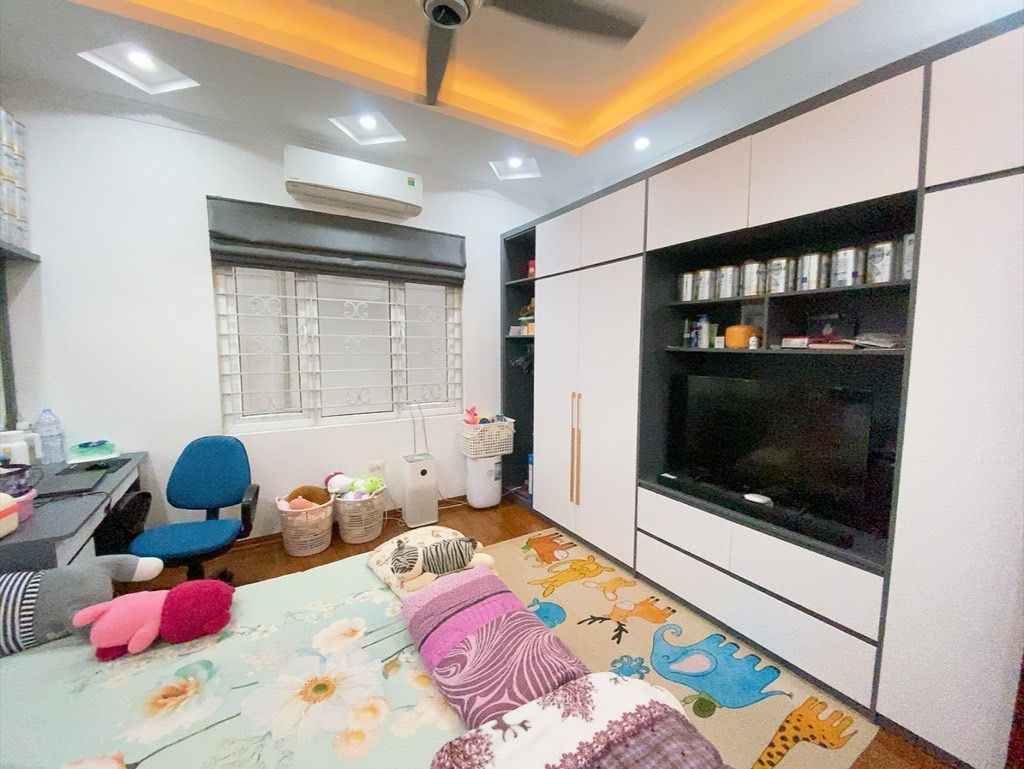 Bán nhà Lương Khánh Thiện - diện tích 36m2 6 tầng - PHÂN LÔ CÁCH MẶT PHỐ 30M - giá 9,7 tỷ