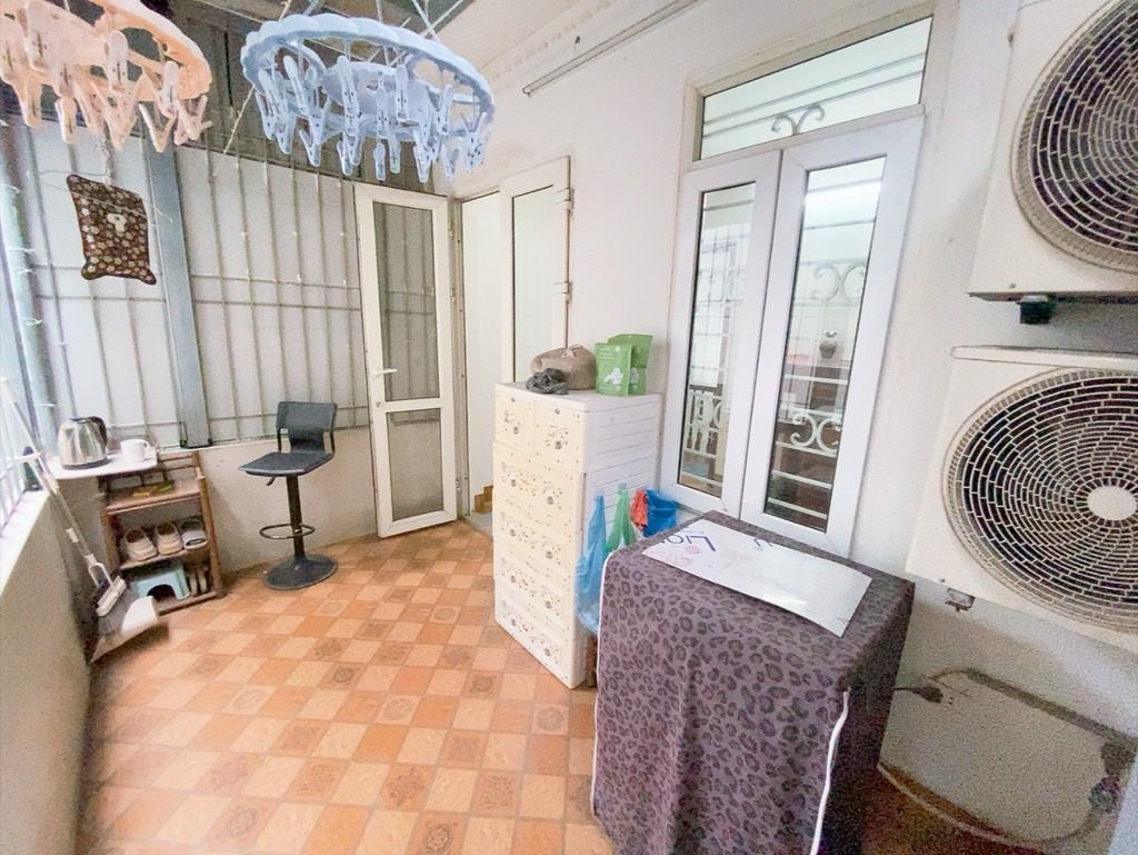 Bán nhà Lương Khánh Thiện - diện tích 36m2 6 tầng - PHÂN LÔ CÁCH MẶT PHỐ 30M - giá 9,7 tỷ