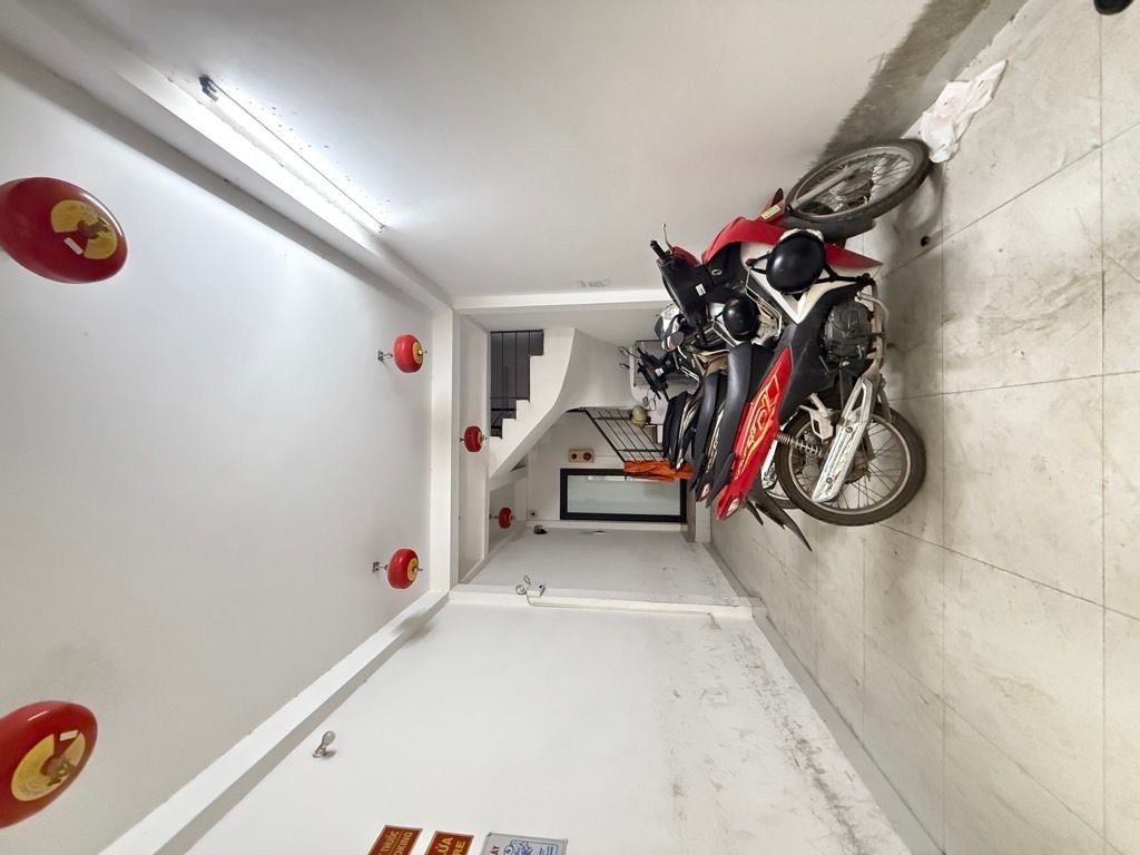 Bán nhà Định Công - diện tích 48.6m2 6 tầng - Gần phố - giá 11,8 tỷ