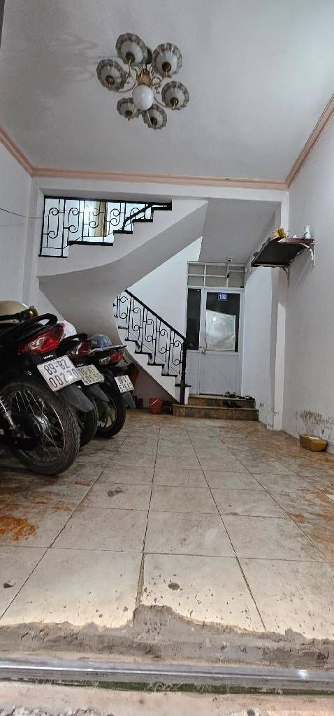 Bán nhà Trần Khát Chân - diện tích 31,4m2 4 tầng - Sổ đỏ chính chủ - giá 8,5 tỷ