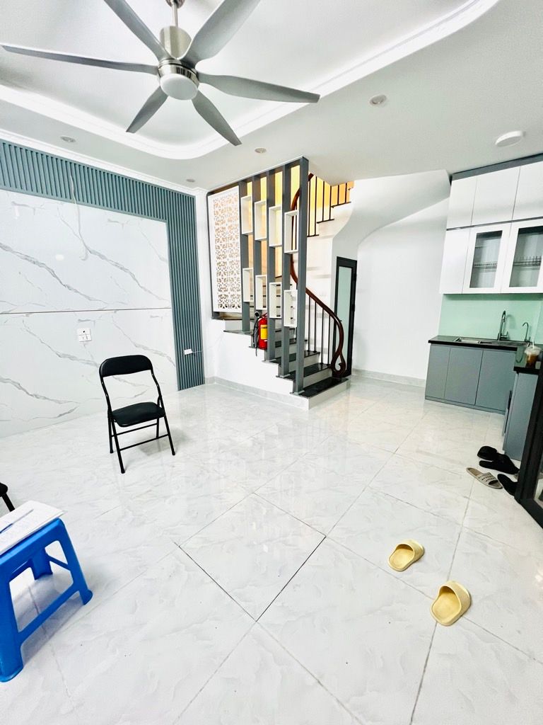 Bán nhà Tôn Đức Thắng - diện tích 30m2 5 tầng - Nhà mới xây, sân để xe riêng - giá 8,98 tỷ