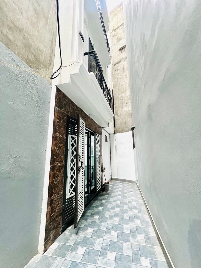 Bán nhà Tôn Đức Thắng - diện tích 30m2 5 tầng - Nhà mới xây, sân để xe riêng - giá 8,98 tỷ