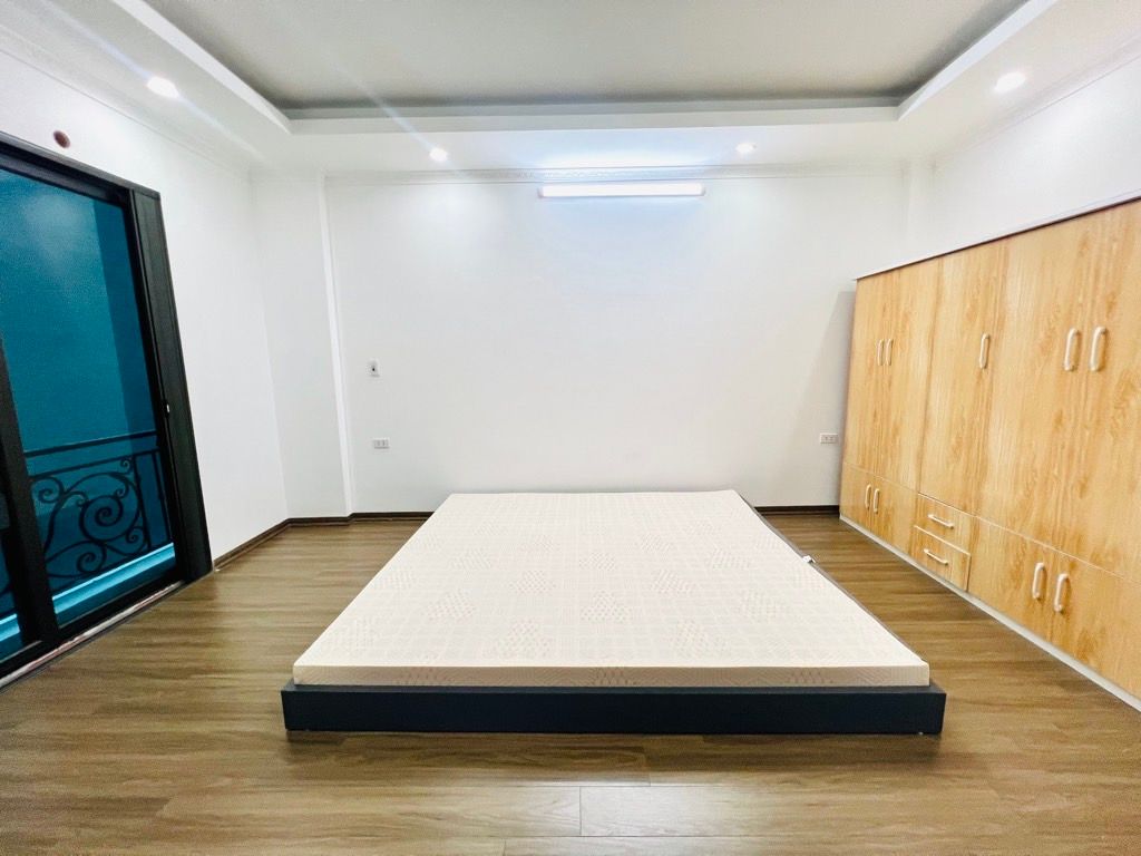 Bán nhà Tôn Đức Thắng - diện tích 30m2 5 tầng - Nhà mới xây, sân để xe riêng - giá 8,98 tỷ