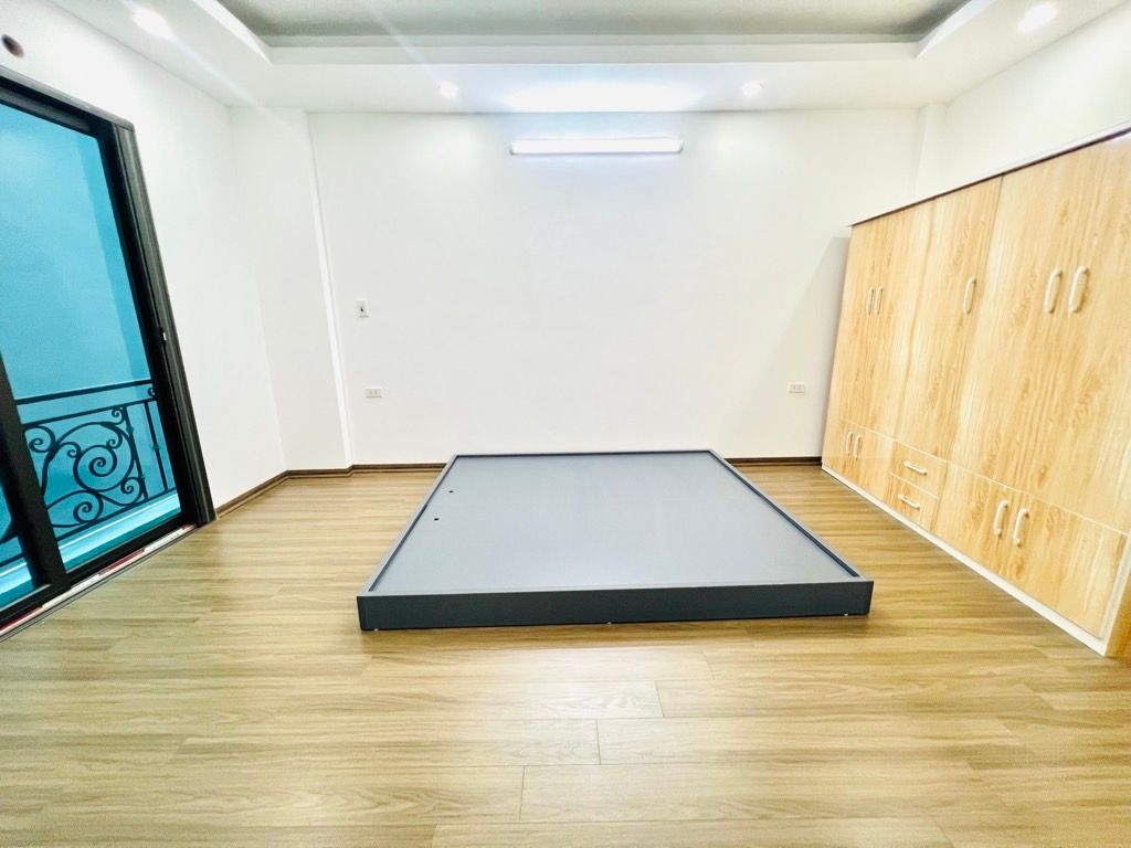 Bán nhà Tôn Đức Thắng - diện tích 30m2 5 tầng - Nhà mới xây, sân để xe riêng - giá 8,98 tỷ