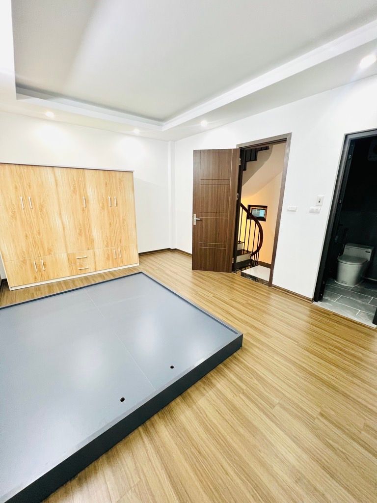 Bán nhà Tôn Đức Thắng - diện tích 30m2 5 tầng - Nhà mới xây, sân để xe riêng - giá 8,98 tỷ