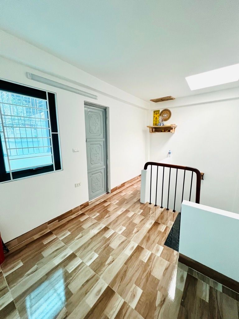 Bán nhà Tôn Đức Thắng - diện tích 30m2 5 tầng - Nhà mới xây, sân để xe riêng - giá 8,98 tỷ