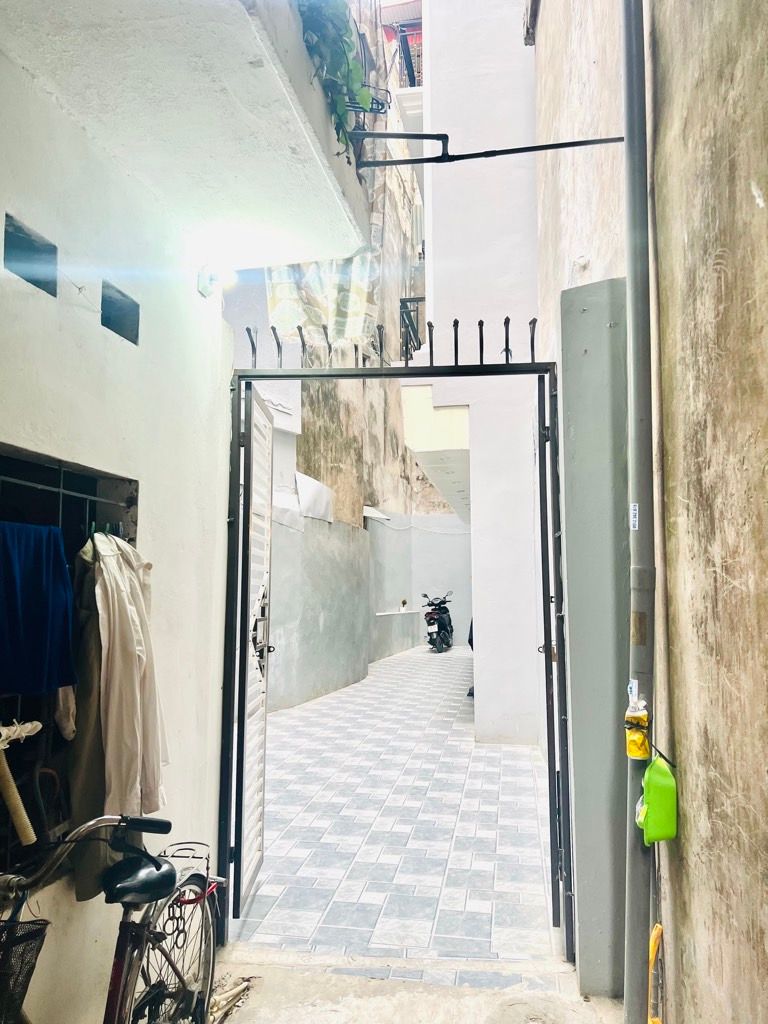 Bán nhà Tôn Đức Thắng - diện tích 30m2 5 tầng - Nhà mới xây, sân để xe riêng - giá 8,98 tỷ