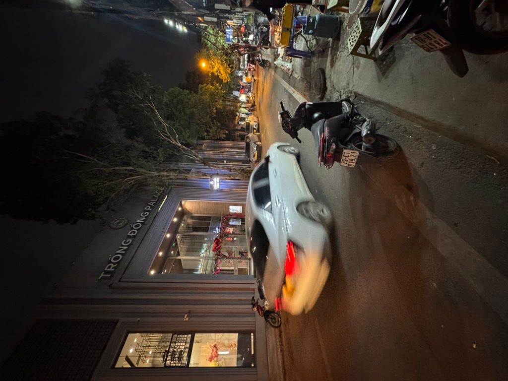 Bán nhà Lãng Yên - diện tích 38m2 4 tầng - Nhà lô góc 3 mặt thoáng - giá 10,5 tỷ