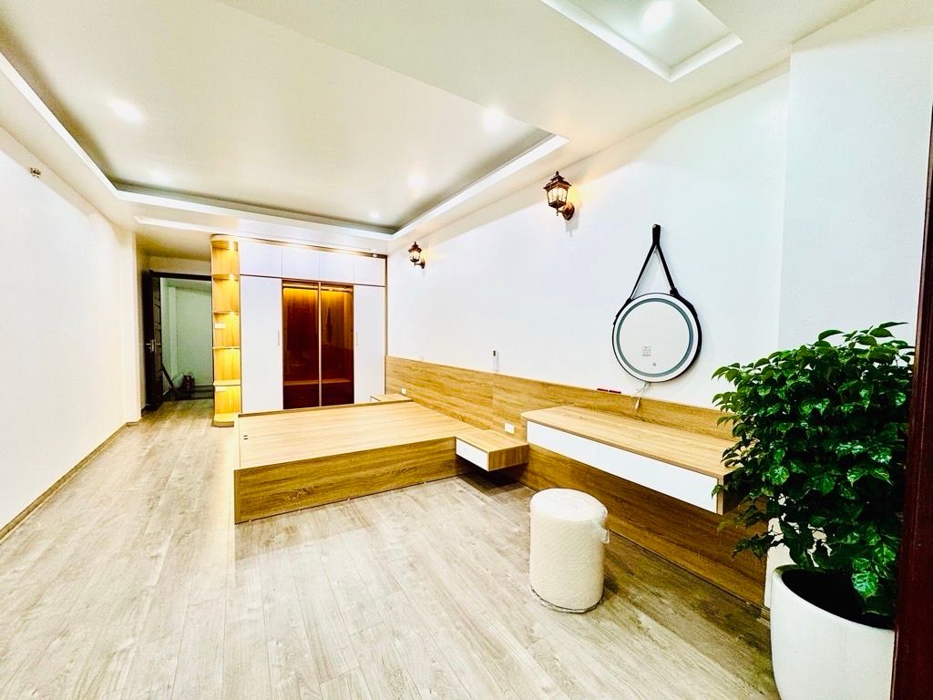 Bán nhà Thịnh Liệt - diện tích 39m2 5 tầng - ô tô đỗ cửa - giá 12,2 tỷ