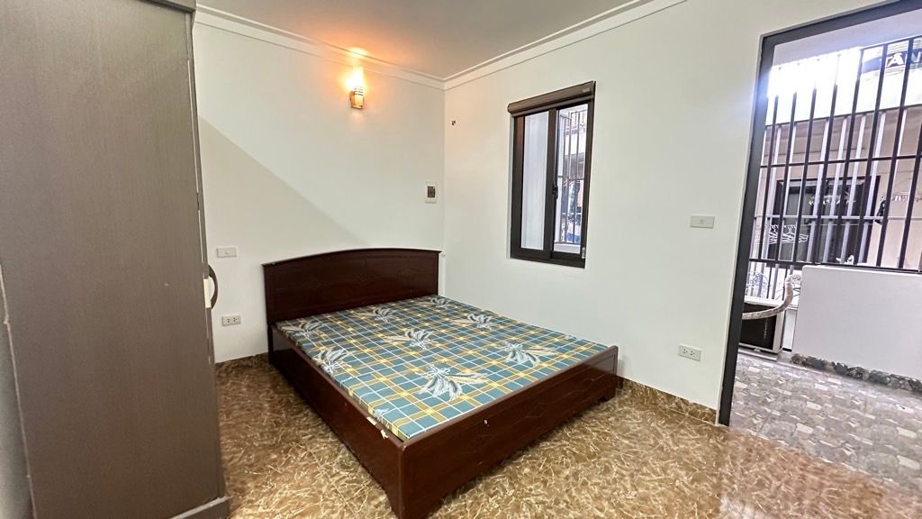 Bán nhà Lĩnh Nam - diện tích 30m2 4 tầng - Nhà đẹp, ô tô đỗ cửa - giá 6,7 tỷ